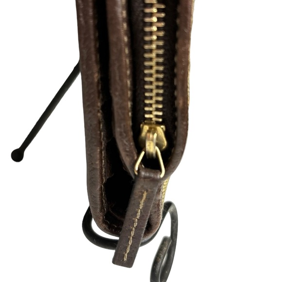 Gucci Vintage Abbey Monogram GG Canvas and Leather Gold Buckle BiFold Wallet - Picture 10 of 15